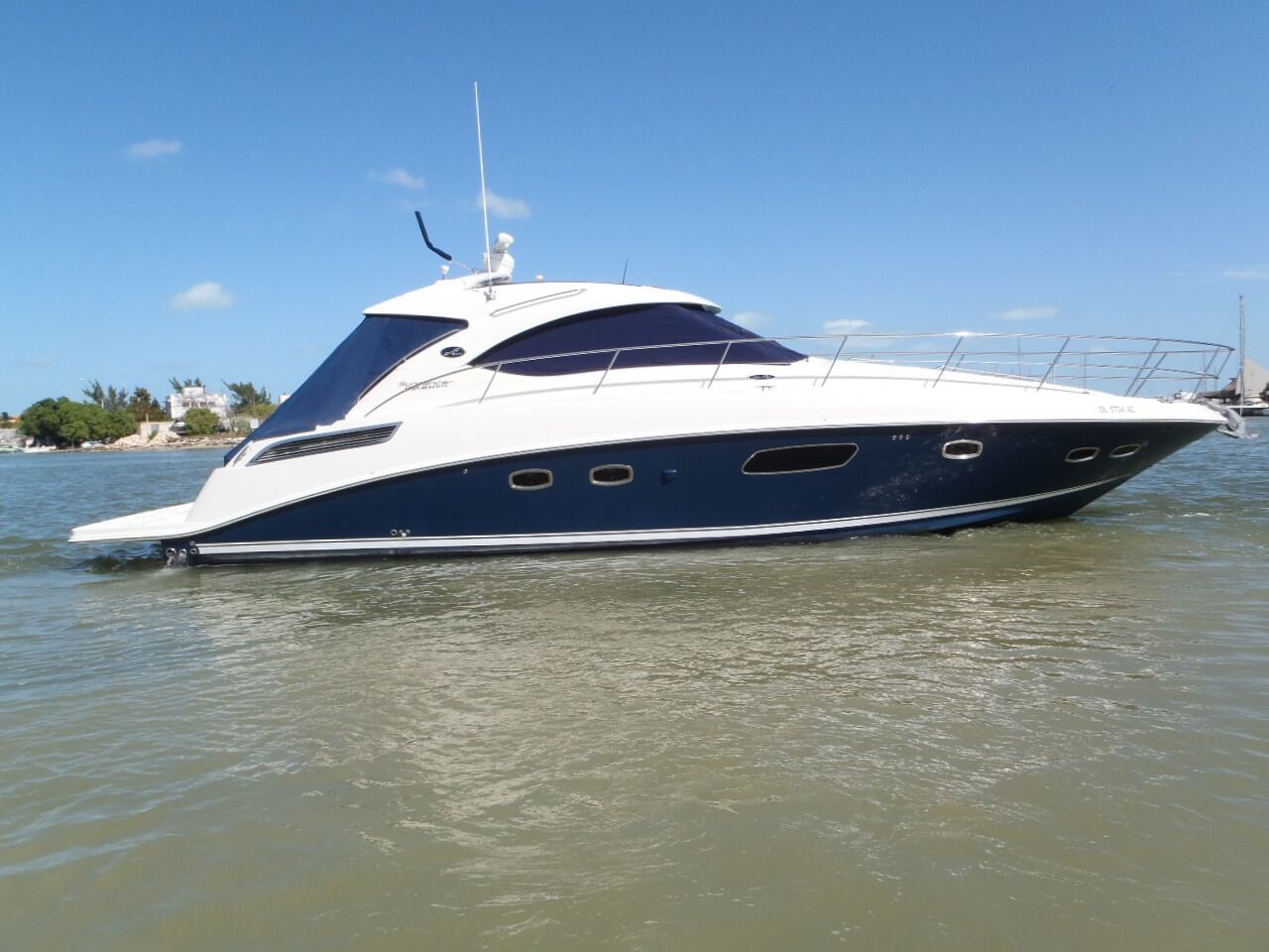 47' Sea Ray Luxury Yacht